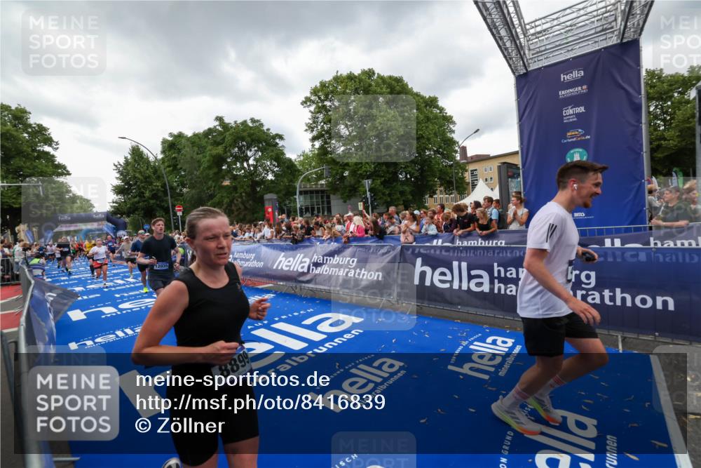 29.06.2025 - hella hamburg halbmarathon Zöllner http://msf.ph/oto/8416839 29.06.2025 10:50:30 Ziel 3414, 4127, 4247, 5447, 6795, 8153, 8899, 11455, 12035, 12624, 14626, 17319, 18394 meine-sportfotos.de