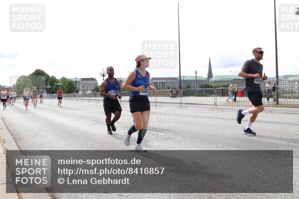 29.06.2025 - hella hamburg halbmarathon Lena Gebhardt http://msf.ph/oto/8416857 29.06.2025 10:26:45 Lombardsbrücke 12126, 18087, 1851, 1300, 1793, 1973, 2045, 2643, 4267, 4268, 4315, 4507, 4509, 4844, 5494, 6625, 6905, 7069, 7929, 8056, 8079, 8357, 8942, 9186, 10465, 11270, 11740, 12071, 12126, 13264, 13462, 14930, 15027, 15807, 15878, 16479, 16788, 17300, 17675, 17712, 18074, 18087, 18516, 18962, 18978 meine-sportfotos.de