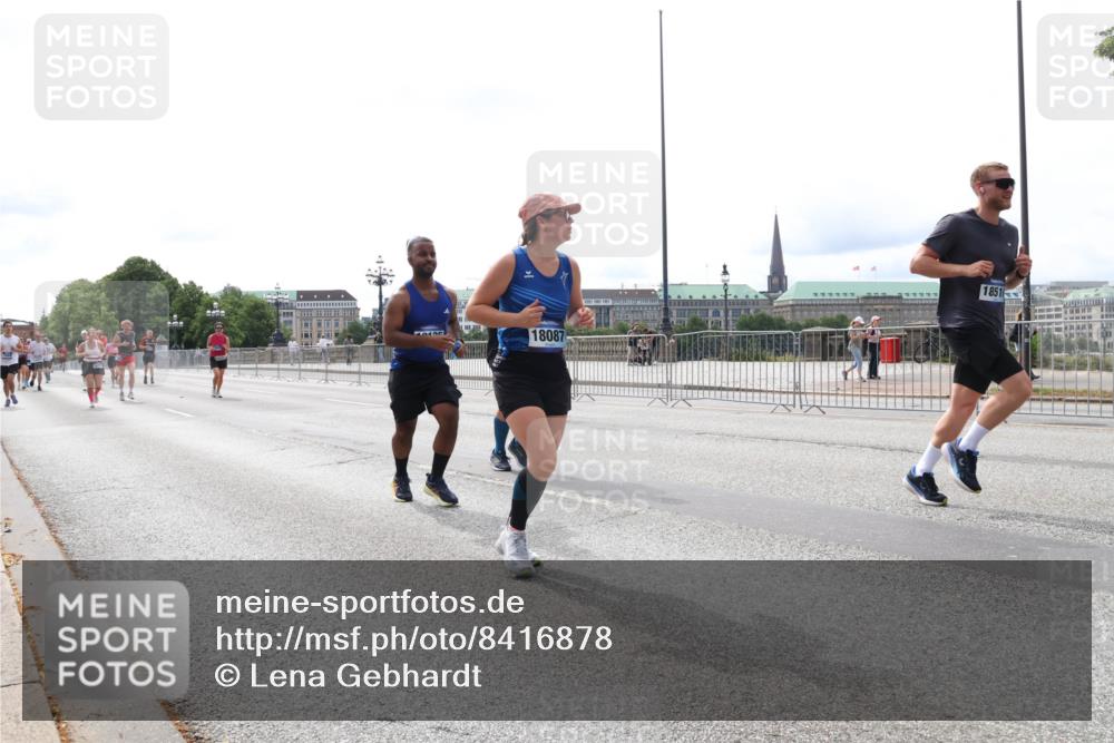 29.06.2025 - hella hamburg halbmarathon Lena Gebhardt http://msf.ph/oto/8416878 29.06.2025 10:26:45 Lombardsbrücke 18087, 1851, 1300, 1793, 1973, 2045, 2643, 4267, 4268, 4315, 4507, 4509, 4844, 5494, 6625, 6905, 7069, 7929, 8056, 8079, 8357, 8942, 9186, 10465, 11270, 11740, 12071, 12126, 13264, 13462, 14930, 15027, 15807, 15878, 16479, 16788, 17300, 17675, 17712, 18074, 18087, 18516, 18962, 18978 meine-sportfotos.de