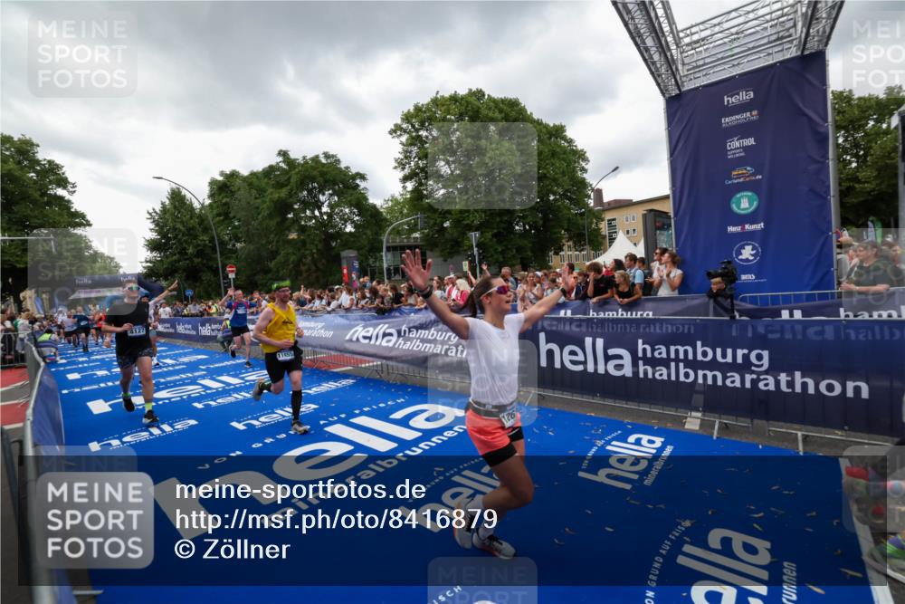 29.06.2025 - hella hamburg halbmarathon Zöllner http://msf.ph/oto/8416879 29.06.2025 10:50:34 Ziel 1750, 3414, 4127, 5447, 6282, 7397, 8153, 8576, 11214, 11455, 12624, 13812, 14626, 15803, 16806, 17179, 17247, 17319, 18006, 18394 meine-sportfotos.de