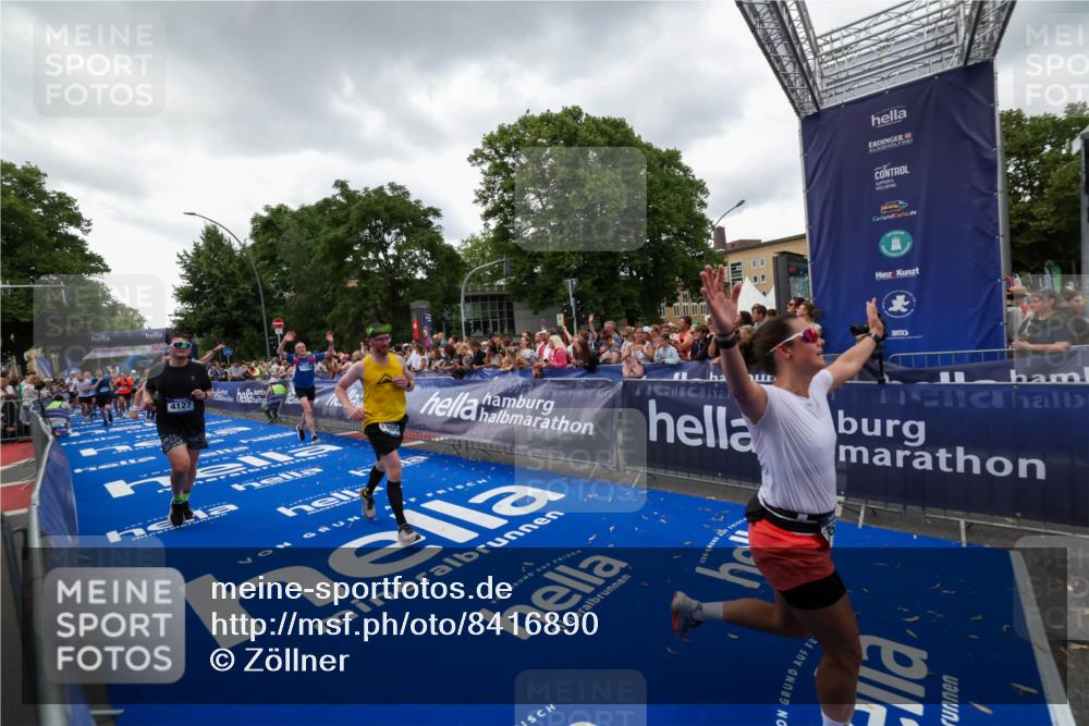 29.06.2025 - hella hamburg halbmarathon Zöllner http://msf.ph/oto/8416890 29.06.2025 10:50:34 Ziel 1750, 3414, 4127, 5447, 6282, 7397, 8153, 8576, 11214, 11455, 12624, 13812, 14626, 15803, 16806, 17179, 17247, 17319, 18006, 18394 meine-sportfotos.de