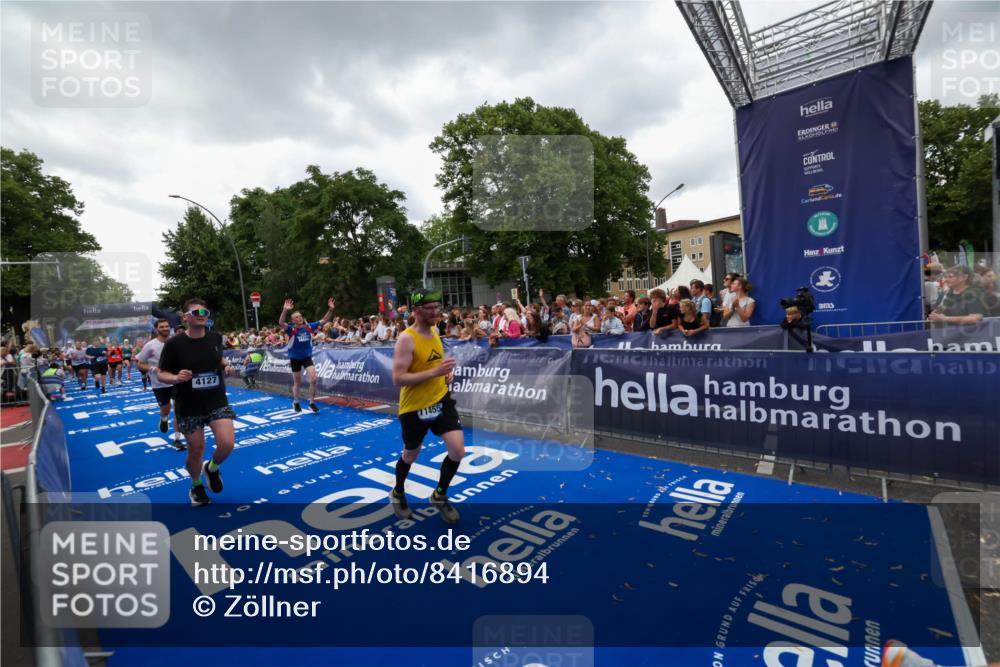 29.06.2025 - hella hamburg halbmarathon Zöllner http://msf.ph/oto/8416894 29.06.2025 10:50:35 Ziel 1750, 3414, 4127, 5447, 6282, 7397, 8153, 8576, 11214, 11455, 12624, 13812, 14626, 15803, 16806, 17179, 17247, 17319, 18006 meine-sportfotos.de