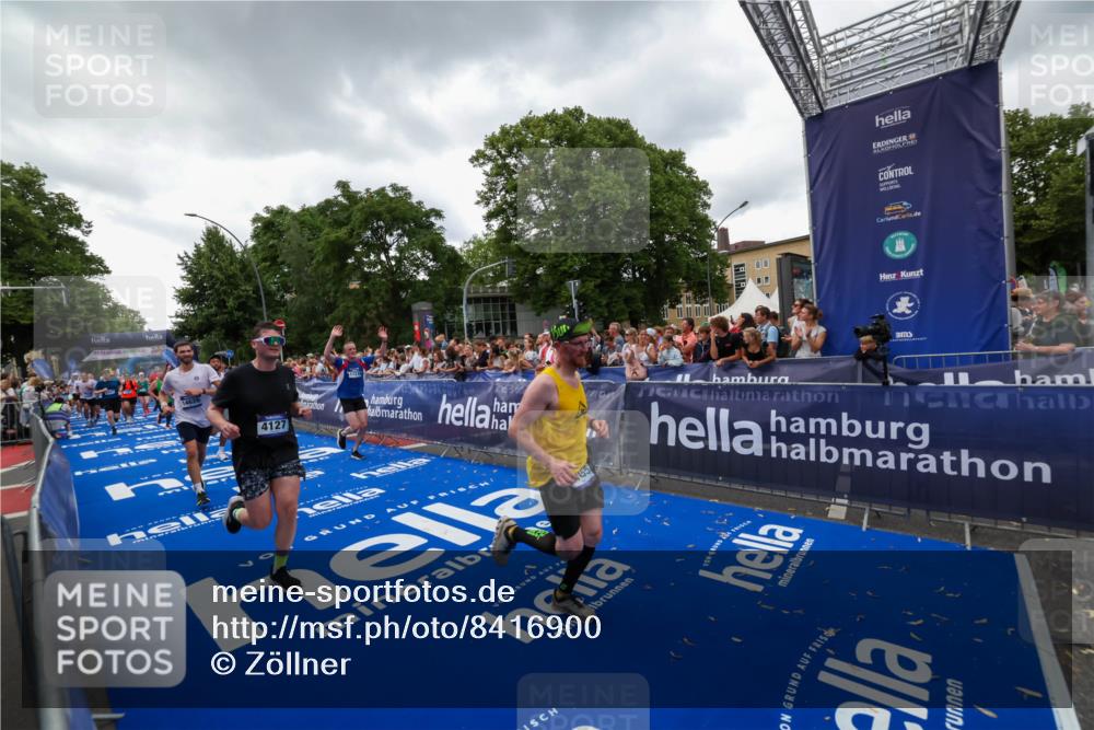 29.06.2025 - hella hamburg halbmarathon Zöllner http://msf.ph/oto/8416900 29.06.2025 10:50:35 Ziel 1750, 3414, 4127, 5447, 6282, 7397, 8153, 8576, 11214, 11455, 12624, 13812, 14626, 15803, 16806, 17179, 17247, 17319, 18006 meine-sportfotos.de