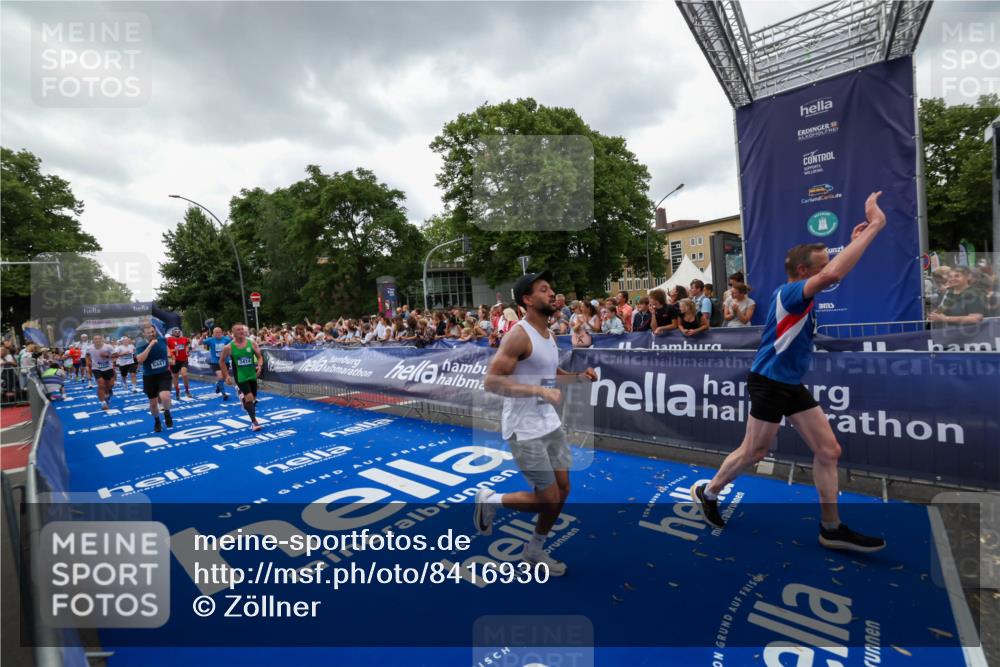 29.06.2025 - hella hamburg halbmarathon Zöllner http://msf.ph/oto/8416930 29.06.2025 10:50:37 Ziel 1399, 1750, 3414, 4346, 5447, 6282, 6662, 7397, 7786, 8153, 8576, 9057, 11214, 13808, 13812, 13875, 14626, 15519, 15803, 16806, 17179, 17247, 17319, 18006 meine-sportfotos.de