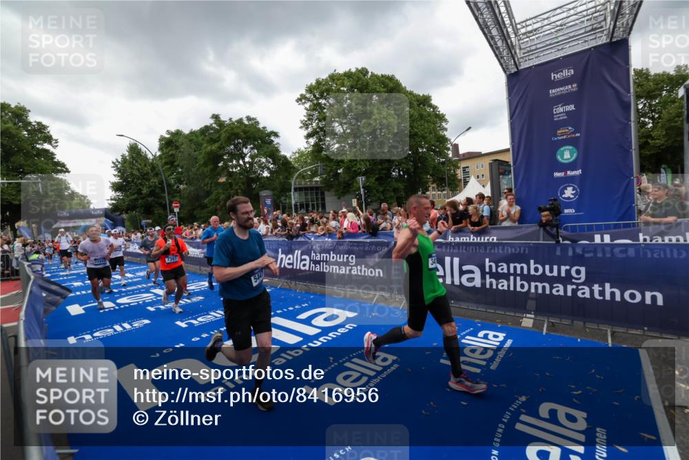 29.06.2025 - hella hamburg halbmarathon Zöllner http://msf.ph/oto/8416956 29.06.2025 10:50:39 Ziel 1399, 1750, 3414, 4346, 5447, 6282, 6662, 7397, 7583, 7786, 8576, 9057, 11214, 13808, 13812, 13875, 15519, 15803, 16291, 16806, 17179, 17247, 18006, 18413 meine-sportfotos.de