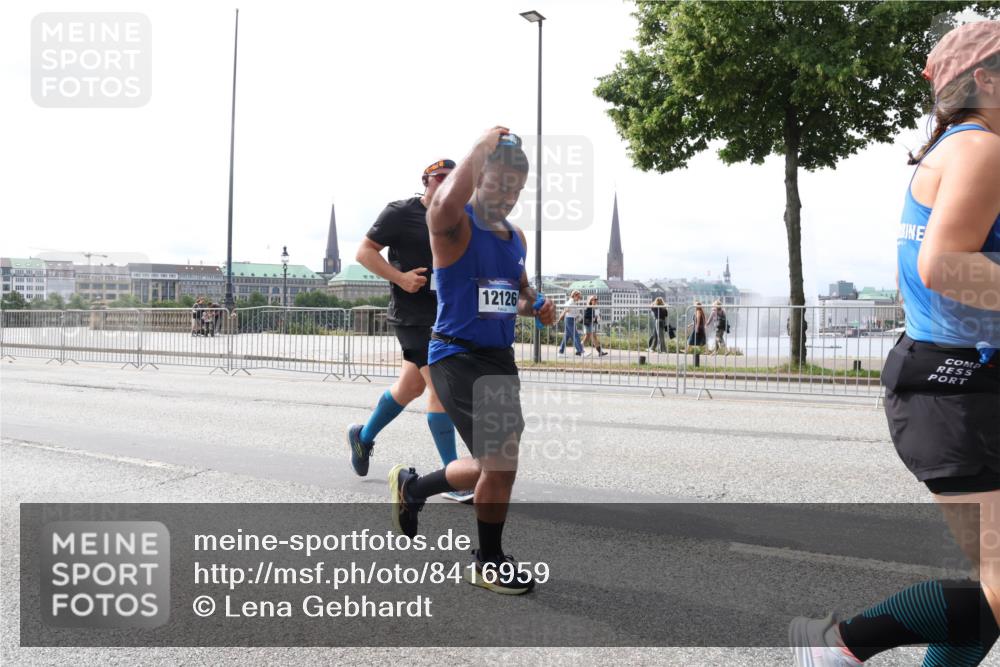 29.06.2025 - hella hamburg halbmarathon Lena Gebhardt http://msf.ph/oto/8416959 29.06.2025 10:26:46 Lombardsbrücke 12126, 1300, 1793, 1973, 2045, 2643, 4267, 4268, 4315, 4358, 4507, 4509, 4844, 5494, 6625, 6637, 6905, 7069, 7929, 8056, 8079, 8357, 8942, 9186, 10465, 11110, 11270, 11740, 12071, 12126, 13264, 13462, 14930, 15027, 15807, 15878, 16479, 16788, 17300, 17675, 17712, 18074, 18087, 18516, 18962, 18978 meine-sportfotos.de