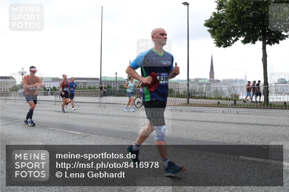 29.06.2025 - hella hamburg halbmarathon Lena Gebhardt http://msf.ph/oto/8416978 29.06.2025 10:51:53 Lombardsbrücke 0830, 6947, 5534, 8399, 1418, 1978, 1997, 2308, 2484, 2485, 2593, 2736, 2778, 3038, 3240, 3991, 4087, 4273, 4598, 4606, 4748, 4808, 4878, 5062, 5291, 5394, 5534, 5716, 5717, 6007, 6091, 6456, 6604, 6885, 6945, 6947, 6954, 6985, 7682, 7769, 7841, 7871, 7992, 8125, 8250, 8251, 8399, 8621, 9220, 9340, 9460, 9462, 9582, 9583, 9590, 9594, 9673, 9730, 10496, 10521, 10533, 10673, 10693, 10830, 11101, 11268, 11375, 11875, 12065 meine-sportfotos.de