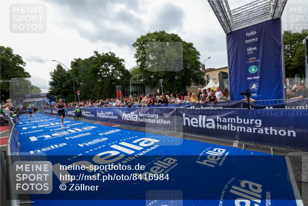 29.06.2025 - hella hamburg halbmarathon Zöllner http://msf.ph/oto/8416984 29.06.2025 10:28:20 Ziel 3075, 7389, 12529, 16711 meine-sportfotos.de