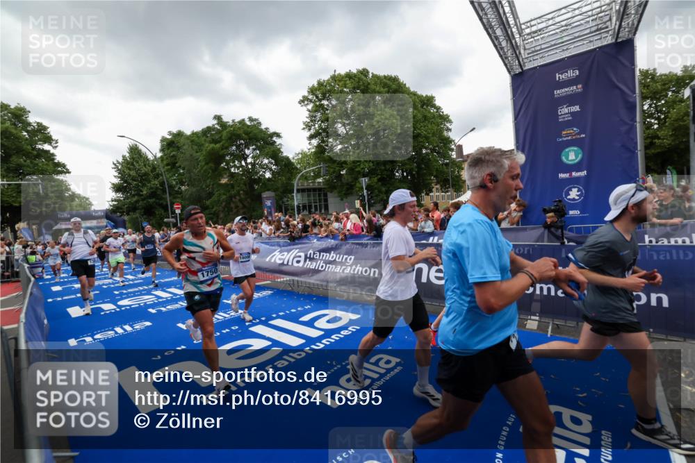 29.06.2025 - hella hamburg halbmarathon Zöllner http://msf.ph/oto/8416995 29.06.2025 10:50:42 Ziel 1399, 1750, 2788, 4346, 6662, 6712, 7134, 7583, 7786, 7952, 8576, 9057, 11214, 11356, 13701, 13808, 13875, 15519, 15803, 16291, 17179, 18006, 18413, 18820 meine-sportfotos.de