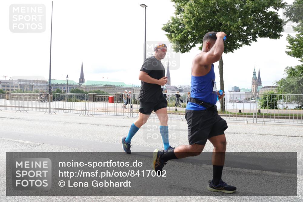 29.06.2025 - hella hamburg halbmarathon Lena Gebhardt http://msf.ph/oto/8417002 29.06.2025 10:26:46 Lombardsbrücke 1300, 1793, 1973, 2045, 2643, 4267, 4268, 4315, 4358, 4507, 4509, 4844, 5494, 6625, 6637, 6905, 7069, 7929, 8056, 8079, 8357, 8942, 9186, 10465, 11110, 11270, 11740, 12071, 12126, 13264, 13462, 14930, 15027, 15807, 15878, 16479, 16788, 17300, 17675, 17712, 18074, 18087, 18516, 18962, 18978 meine-sportfotos.de