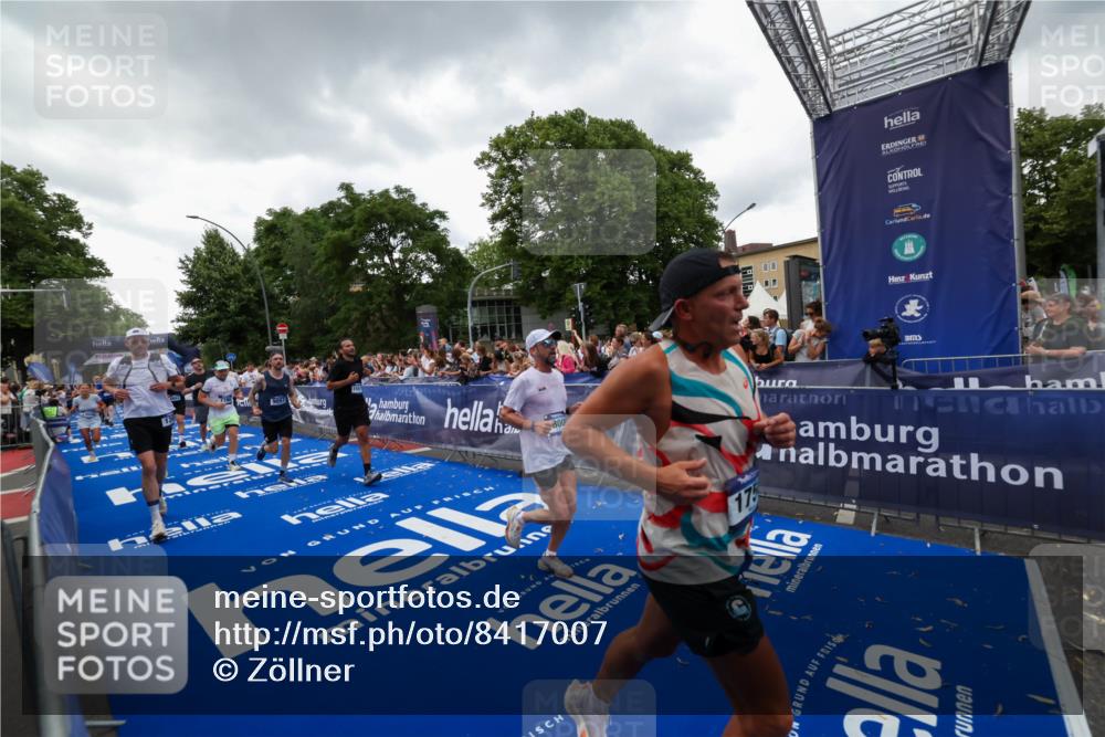 29.06.2025 - hella hamburg halbmarathon Zöllner http://msf.ph/oto/8417007 29.06.2025 10:50:42 Ziel 1399, 1750, 2788, 4346, 6662, 6712, 7134, 7583, 7786, 7952, 8576, 9057, 11214, 11356, 13701, 13808, 13875, 15519, 15803, 16291, 17179, 18006, 18413, 18820 meine-sportfotos.de