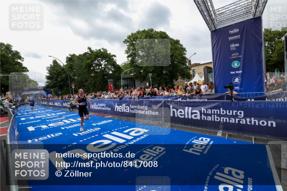 29.06.2025 - hella hamburg halbmarathon Zöllner http://msf.ph/oto/8417008 29.06.2025 10:28:21 Ziel 3075, 7389, 12529, 14140, 16711 meine-sportfotos.de