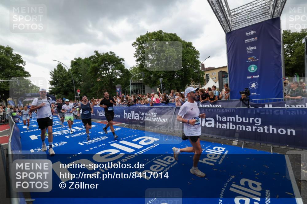 29.06.2025 - hella hamburg halbmarathon Zöllner http://msf.ph/oto/8417014 29.06.2025 10:50:43 Ziel 1399, 1750, 2234, 2788, 4346, 6662, 6712, 7134, 7583, 7786, 7952, 9057, 11356, 13701, 13808, 13875, 15519, 16291, 18006, 18229, 18413, 18820 meine-sportfotos.de