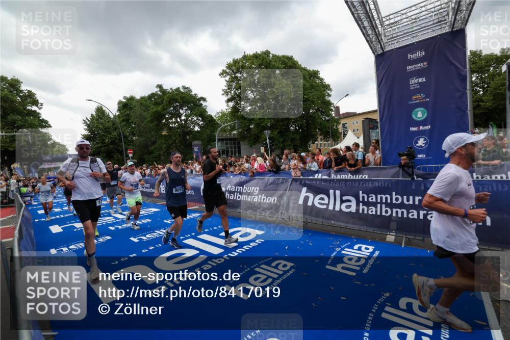 29.06.2025 - hella hamburg halbmarathon Zöllner http://msf.ph/oto/8417019 29.06.2025 10:50:43 Ziel 1399, 1750, 2234, 2788, 4346, 6662, 6712, 7134, 7583, 7786, 7952, 9057, 11356, 13701, 13808, 13875, 15519, 16291, 18006, 18229, 18413, 18820 meine-sportfotos.de
