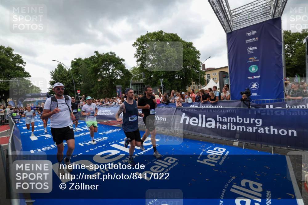 29.06.2025 - hella hamburg halbmarathon Zöllner http://msf.ph/oto/8417022 29.06.2025 10:50:43 Ziel 1399, 1750, 2234, 2788, 4346, 6662, 6712, 7134, 7583, 7786, 7952, 9057, 11356, 13701, 13808, 13875, 15519, 16291, 18006, 18229, 18413, 18820 meine-sportfotos.de