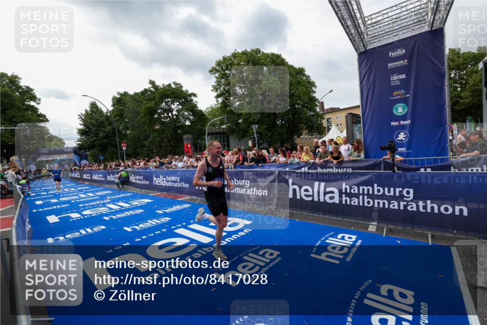 29.06.2025 - hella hamburg halbmarathon Zöllner http://msf.ph/oto/8417028 29.06.2025 10:28:22 Ziel 3075, 7389, 12529, 14140, 16711 meine-sportfotos.de