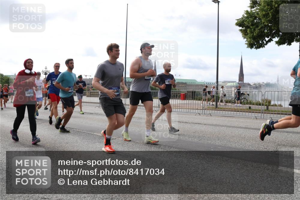 29.06.2025 - hella hamburg halbmarathon Lena Gebhardt http://msf.ph/oto/8417034 29.06.2025 10:17:52 Lombardsbrücke 1655, 657, 66, 144, 1015, 1159, 1160, 1204, 1268, 1274, 1325, 1458, 1554, 1622, 1641, 1749, 1795, 1982, 2094, 2147, 2259, 2305, 2548, 2931, 3138, 3292, 3802, 3803, 3977, 4194, 4218, 4852, 5002, 5004, 5290, 5611, 5733, 6254, 6270, 6336, 6352, 6520, 6786, 7011, 7094, 7258, 7291, 7413, 7566, 7641, 7649, 7838, 7844, 7882, 7883, 8128, 8144, 8248, 8309, 8351, 8607, 8799, 8895, 9400, 9539, 9717, 9734, 9798, 9844, 9848, 9964, 10174, 10332, 10509 meine-sportfotos.de