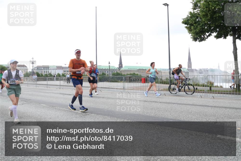 29.06.2025 - hella hamburg halbmarathon Lena Gebhardt http://msf.ph/oto/8417039 29.06.2025 10:51:54 Lombardsbrücke 399, 1418, 1978, 1997, 2308, 2593, 2736, 2778, 3038, 3240, 3991, 4087, 4273, 4436, 4598, 4606, 4748, 4808, 4878, 5062, 5291, 5394, 5534, 5716, 5717, 6007, 6091, 6456, 6604, 6885, 6945, 6947, 6954, 6985, 7682, 7769, 7841, 7871, 7992, 8125, 8250, 8251, 8399, 8621, 9220, 9340, 9460, 9462, 9590, 9594, 9673, 9730, 10496, 10521, 10533, 10673, 10693, 10830, 11101, 11126, 11127, 11268, 11375, 11875, 12065 meine-sportfotos.de