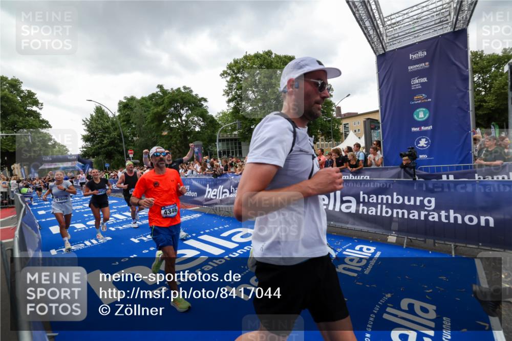 29.06.2025 - hella hamburg halbmarathon Zöllner http://msf.ph/oto/8417044 29.06.2025 10:50:44 Ziel 1399, 2234, 2788, 4346, 6662, 6712, 7134, 7583, 7786, 7952, 9057, 11356, 13701, 13808, 13875, 15519, 16291, 17908, 18229, 18413, 18820 meine-sportfotos.de