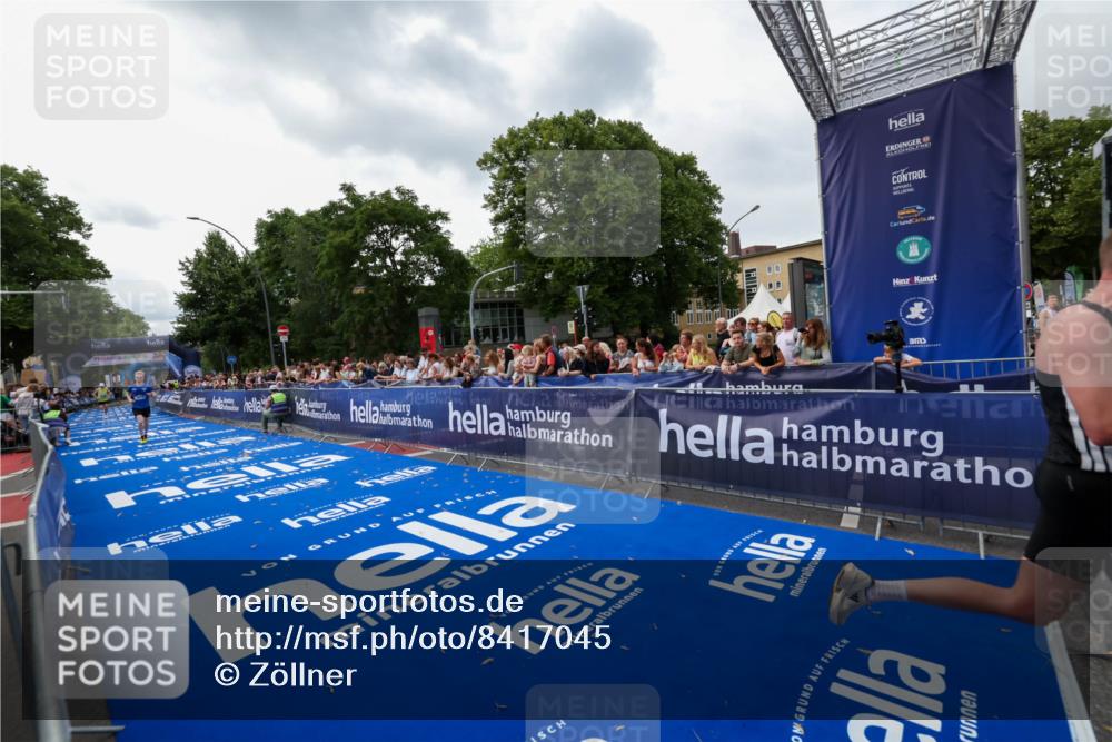 29.06.2025 - hella hamburg halbmarathon Zöllner http://msf.ph/oto/8417045 29.06.2025 10:28:22 Ziel 3075, 7389, 12529, 14140, 16711 meine-sportfotos.de