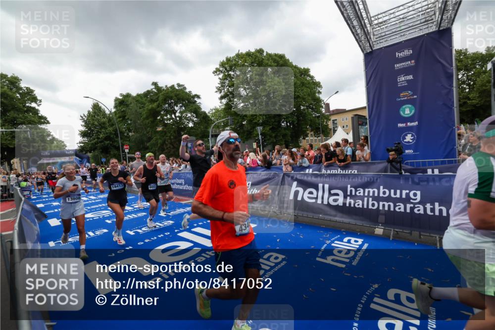 29.06.2025 - hella hamburg halbmarathon Zöllner http://msf.ph/oto/8417052 29.06.2025 10:50:45 Ziel 1399, 2234, 2788, 4346, 6662, 6712, 7134, 7583, 7786, 7952, 8657, 9057, 11356, 13701, 13808, 13875, 15426, 15519, 15720, 16291, 17129, 17908, 18229, 18370, 18413, 18820 meine-sportfotos.de