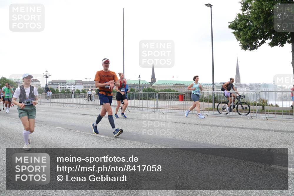 29.06.2025 - hella hamburg halbmarathon Lena Gebhardt http://msf.ph/oto/8417058 29.06.2025 10:51:54 Lombardsbrücke 3991, 1418, 1978, 1997, 2308, 2593, 2736, 2778, 3038, 3240, 3991, 4087, 4273, 4436, 4598, 4606, 4748, 4808, 4878, 5062, 5291, 5394, 5534, 5716, 5717, 6007, 6091, 6456, 6604, 6885, 6945, 6947, 6954, 6985, 7682, 7769, 7841, 7871, 7992, 8125, 8250, 8251, 8399, 8621, 9220, 9340, 9460, 9462, 9590, 9594, 9673, 9730, 10496, 10521, 10533, 10673, 10693, 10830, 11101, 11126, 11127, 11268, 11375, 11875, 12065 meine-sportfotos.de