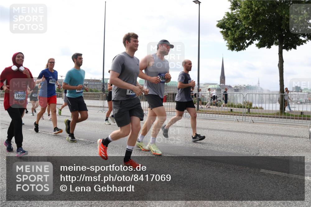 29.06.2025 - hella hamburg halbmarathon Lena Gebhardt http://msf.ph/oto/8417069 29.06.2025 10:17:53 Lombardsbrücke 16555, 1627, 18582, 784, 1015, 1159, 1160, 1204, 1268, 1274, 1325, 1458, 1554, 1622, 1641, 1749, 1795, 1982, 2094, 2147, 2259, 2305, 2548, 2931, 3138, 3292, 3977, 4194, 4218, 4852, 5002, 5004, 5290, 5611, 5733, 6254, 6270, 6336, 6352, 6786, 7011, 7094, 7258, 7291, 7413, 7566, 7641, 7649, 7838, 7844, 7882, 7883, 8067, 8128, 8144, 8248, 8351, 8607, 8799, 8895, 9400, 9539, 9717, 9734, 9798, 9844, 9848, 9964, 10174, 10332, 10509 meine-sportfotos.de