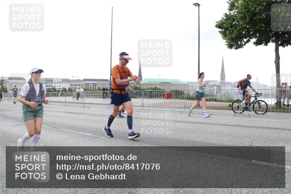 29.06.2025 - hella hamburg halbmarathon Lena Gebhardt http://msf.ph/oto/8417076 29.06.2025 10:51:54 Lombardsbrücke 991, 1418, 1978, 1997, 2308, 2593, 2736, 2778, 3038, 3240, 3991, 4087, 4273, 4436, 4598, 4606, 4748, 4808, 4878, 5062, 5291, 5394, 5534, 5716, 5717, 6007, 6091, 6456, 6604, 6885, 6945, 6947, 6954, 6985, 7682, 7769, 7841, 7871, 7992, 8125, 8250, 8251, 8399, 8621, 9220, 9340, 9460, 9462, 9590, 9594, 9673, 9730, 10496, 10521, 10533, 10673, 10693, 10830, 11101, 11126, 11127, 11268, 11375, 11875, 12065 meine-sportfotos.de