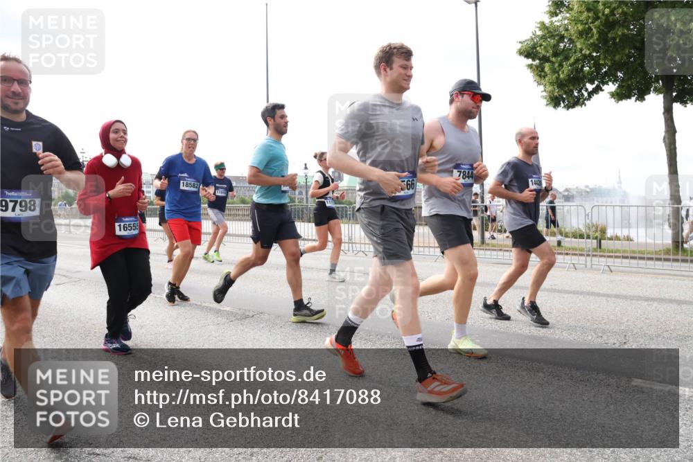 29.06.2025 - hella hamburg halbmarathon Lena Gebhardt http://msf.ph/oto/8417088 29.06.2025 10:17:53 Lombardsbrücke 9798, 16555, 7844, 66, 14420, 18582, 11916, 1015, 1159, 1160, 1204, 1268, 1274, 1325, 1458, 1554, 1622, 1641, 1749, 1795, 1982, 2094, 2147, 2259, 2305, 2548, 2931, 3138, 3292, 3977, 4194, 4218, 4852, 5002, 5004, 5290, 5611, 5733, 6254, 6270, 6336, 6352, 6786, 7011, 7094, 7258, 7291, 7413, 7566, 7641, 7649, 7838, 7844, 7882, 7883, 8067, 8128, 8144, 8248, 8351, 8607, 8799, 8895, 9400, 9539, 9717, 9734, 9798, 9844, 9848, 9964, 10174, 10332, 10509 meine-sportfotos.de