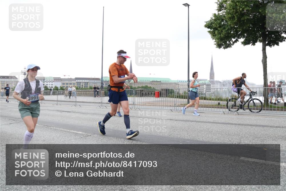 29.06.2025 - hella hamburg halbmarathon Lena Gebhardt http://msf.ph/oto/8417093 29.06.2025 10:51:54 Lombardsbrücke 3991, 1418, 1978, 1997, 2308, 2593, 2736, 2778, 3038, 3240, 3991, 4087, 4273, 4436, 4598, 4606, 4748, 4808, 4878, 5062, 5291, 5394, 5534, 5716, 5717, 6007, 6091, 6456, 6604, 6885, 6945, 6947, 6954, 6985, 7682, 7769, 7841, 7871, 7992, 8125, 8250, 8251, 8399, 8621, 9220, 9340, 9460, 9462, 9590, 9594, 9673, 9730, 10496, 10521, 10533, 10673, 10693, 10830, 11101, 11126, 11127, 11268, 11375, 11875, 12065 meine-sportfotos.de