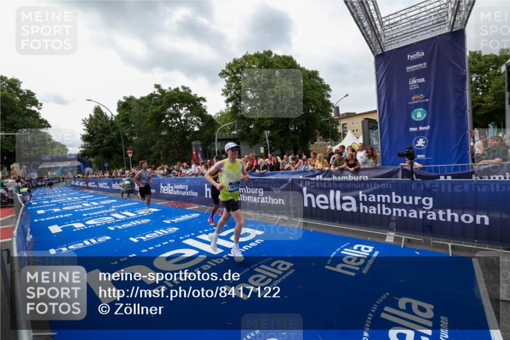 29.06.2025 - hella hamburg halbmarathon Zöllner http://msf.ph/oto/8417122 29.06.2025 10:28:28 Ziel 5328, 12529, 14140, 16711 meine-sportfotos.de