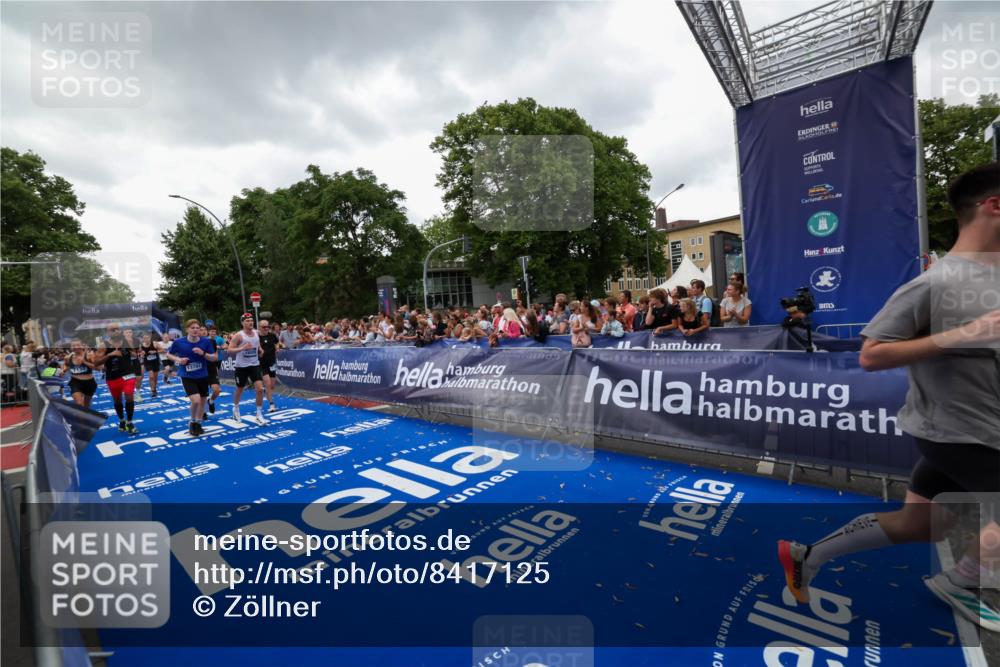 29.06.2025 - hella hamburg halbmarathon Zöllner http://msf.ph/oto/8417125 29.06.2025 10:50:47 Ziel 2234, 2788, 5115, 6712, 7134, 7583, 7952, 8657, 11356, 13701, 15426, 15720, 16291, 17129, 17908, 18229, 18370, 18413, 18820 meine-sportfotos.de