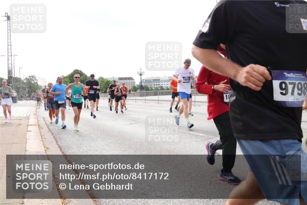 29.06.2025 - hella hamburg halbmarathon Lena Gebhardt http://msf.ph/oto/8417172 29.06.2025 10:17:54 Lombardsbrücke 3171, 3138, 11275, 10174, 16038, 10, 9798, 1015, 1159, 1160, 1204, 1268, 1274, 1325, 1458, 1554, 1622, 1641, 1749, 1795, 1982, 2094, 2147, 2259, 2305, 2548, 2931, 3138, 3292, 3977, 4194, 4218, 4804, 4852, 5002, 5004, 5290, 5611, 5733, 6254, 6270, 6336, 6352, 6786, 7094, 7258, 7291, 7413, 7566, 7641, 7649, 7838, 7844, 7882, 7883, 8067, 8128, 8144, 8248, 8351, 8607, 8799, 8895, 9400, 9539, 9717, 9734, 9798, 9844, 9848, 9964, 10174, 10332, 10509 meine-sportfotos.de
