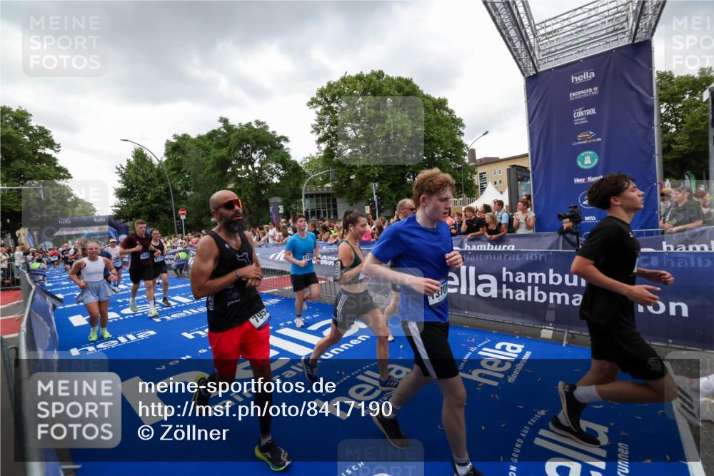 29.06.2025 - hella hamburg halbmarathon Zöllner http://msf.ph/oto/8417190 29.06.2025 10:50:49 Ziel 2234, 2788, 5115, 6712, 7134, 7952, 8657, 10750, 11356, 13701, 15426, 15720, 17129, 17908, 18182, 18229, 18370, 18820 meine-sportfotos.de