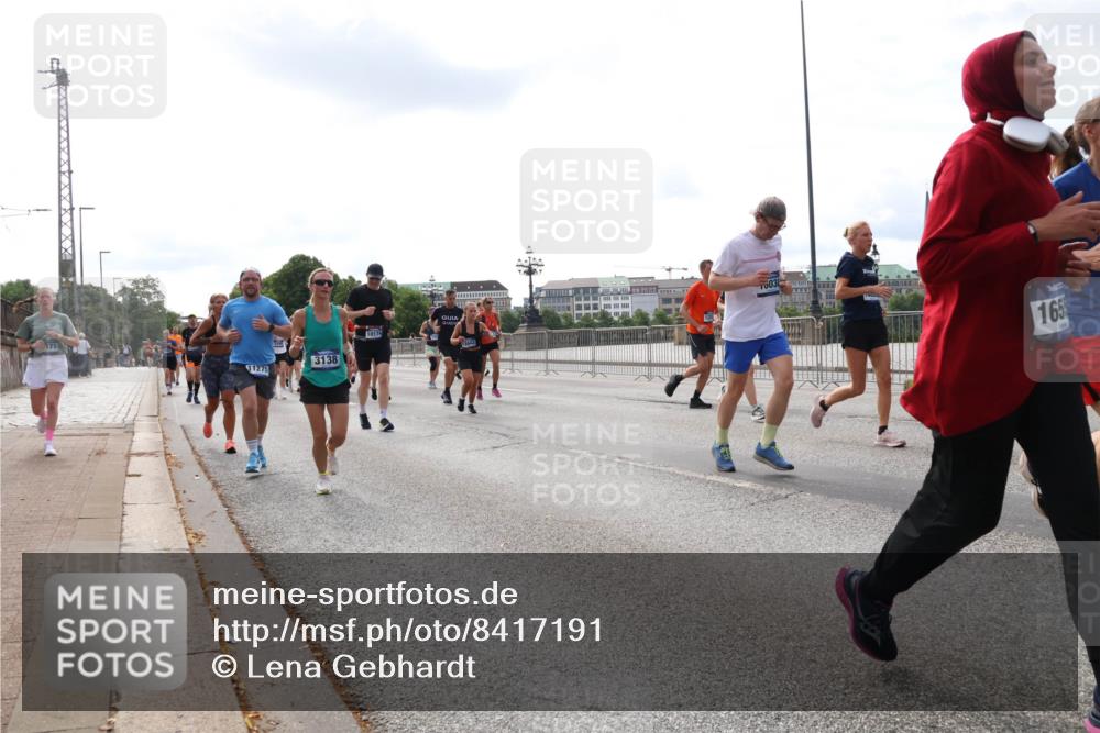 29.06.2025 - hella hamburg halbmarathon Lena Gebhardt http://msf.ph/oto/8417191 29.06.2025 10:17:54 Lombardsbrücke 11275, 3138, 10174, 03, 165, 1015, 1159, 1160, 1204, 1268, 1274, 1325, 1458, 1554, 1622, 1641, 1749, 1795, 1982, 2094, 2147, 2259, 2305, 2548, 2931, 3138, 3292, 3977, 4194, 4218, 4804, 4852, 5002, 5004, 5290, 5611, 5733, 6254, 6270, 6336, 6352, 6786, 7094, 7258, 7291, 7413, 7566, 7641, 7649, 7838, 7844, 7882, 7883, 8067, 8128, 8144, 8248, 8351, 8607, 8799, 8895, 9400, 9539, 9717, 9734, 9798, 9844, 9848, 9964, 10174, 10332, 10509 meine-sportfotos.de