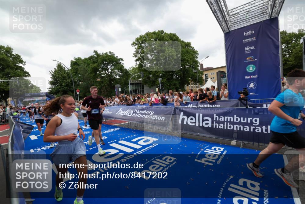 29.06.2025 - hella hamburg halbmarathon Zöllner http://msf.ph/oto/8417202 29.06.2025 10:50:50 Ziel 2234, 2788, 3947, 4839, 5018, 5115, 7134, 7952, 8657, 10750, 11356, 13701, 15426, 15720, 17129, 17908, 18182, 18229, 18370 meine-sportfotos.de