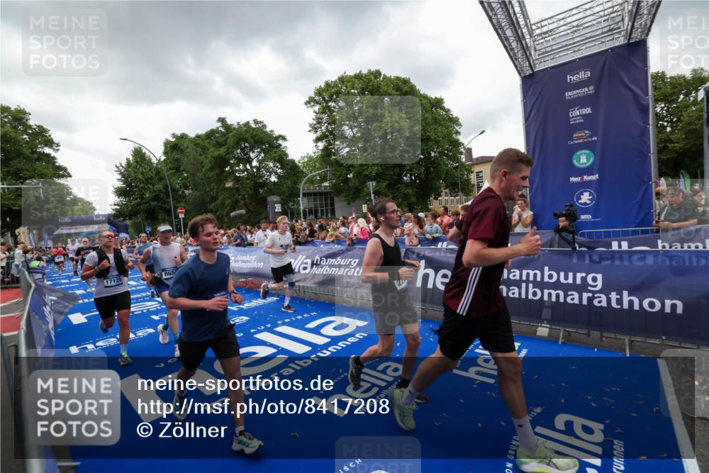 29.06.2025 - hella hamburg halbmarathon Zöllner http://msf.ph/oto/8417208 29.06.2025 10:50:51 Ziel 2234, 2788, 3947, 4839, 5018, 5115, 7052, 8657, 10750, 15426, 15720, 17129, 17908, 18182, 18229, 18370 meine-sportfotos.de