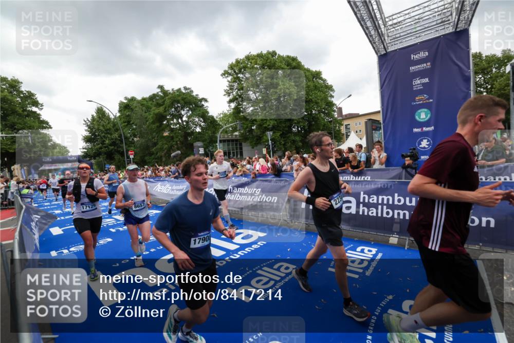 29.06.2025 - hella hamburg halbmarathon Zöllner http://msf.ph/oto/8417214 29.06.2025 10:50:52 Ziel 1466, 2234, 3947, 4839, 5018, 5115, 7052, 8205, 8657, 10750, 15395, 15426, 15720, 17129, 17908, 18182, 18229, 18370 meine-sportfotos.de