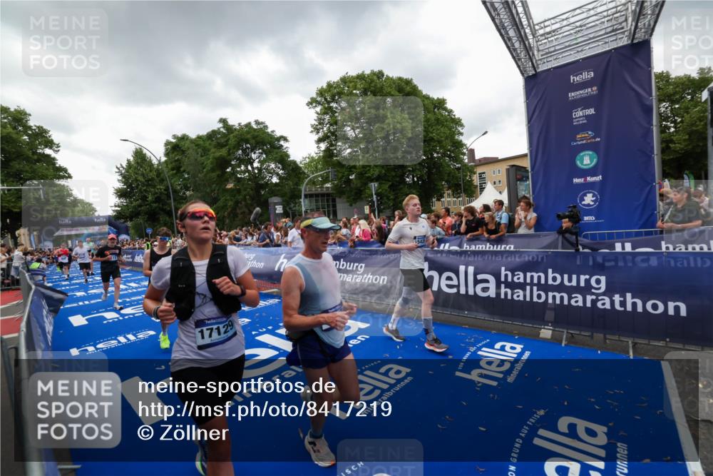 29.06.2025 - hella hamburg halbmarathon Zöllner http://msf.ph/oto/8417219 29.06.2025 10:50:52 Ziel 1466, 2234, 3947, 4839, 5018, 5115, 7052, 8205, 8657, 10750, 15395, 15426, 15720, 17129, 17908, 18182, 18229, 18370 meine-sportfotos.de