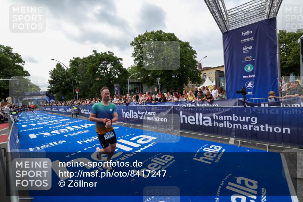 29.06.2025 - hella hamburg halbmarathon Zöllner http://msf.ph/oto/8417247 29.06.2025 10:28:37 Ziel 10222, 17213, 17374 meine-sportfotos.de