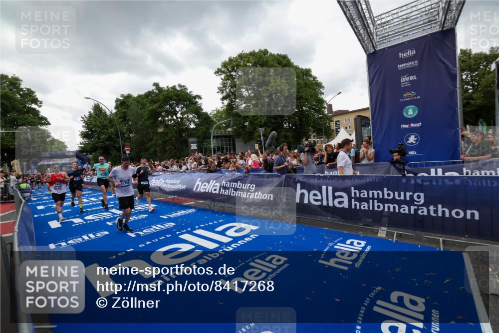 29.06.2025 - hella hamburg halbmarathon Zöllner http://msf.ph/oto/8417268 29.06.2025 10:50:56 Ziel 1466, 3654, 3947, 4839, 5018, 7052, 7369, 8205, 8572, 10750, 11551, 13687, 15362, 15395, 15643, 18182 meine-sportfotos.de