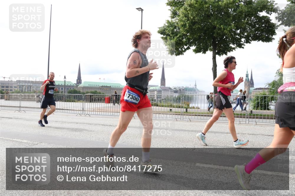29.06.2025 - hella hamburg halbmarathon Lena Gebhardt http://msf.ph/oto/8417275 29.06.2025 10:26:52 Lombardsbrücke 16479, 17300, 1300, 1530, 1793, 1973, 2045, 2306, 2643, 4358, 4507, 4509, 4844, 5494, 5495, 5707, 6625, 6637, 6905, 7069, 7234, 7314, 7929, 8056, 8079, 8281, 8357, 9186, 9349, 10465, 11110, 11270, 11740, 12071, 12126, 13264, 13462, 14020, 14021, 14930, 15027, 15108, 15807, 15878, 16479, 16788, 17049, 17300, 17445, 17675, 18074, 18087, 18516, 18962, 18976, 18978 meine-sportfotos.de