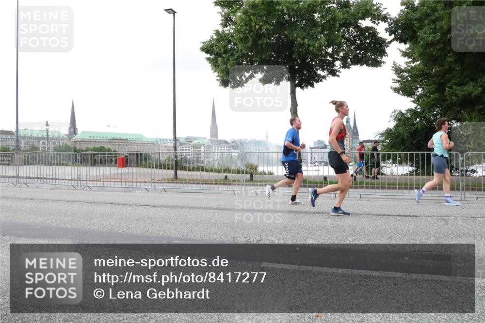 29.06.2025 - hella hamburg halbmarathon Lena Gebhardt http://msf.ph/oto/8417277 29.06.2025 10:51:56 Lombardsbrücke 1418, 1978, 1997, 2308, 2593, 2736, 2778, 3038, 3240, 3991, 4087, 4273, 4436, 4598, 4606, 4748, 4808, 5062, 5291, 5534, 5716, 5717, 6007, 6091, 6404, 6406, 6456, 6604, 6885, 6945, 6947, 6954, 6985, 7682, 7841, 7871, 7992, 8125, 8194, 8196, 8250, 8251, 8399, 8621, 9220, 9340, 9460, 9462, 9590, 9594, 9673, 9730, 10342, 10496, 10521, 10533, 10673, 10693, 10830, 11101, 11126, 11127, 11268, 11375, 11875, 12065 meine-sportfotos.de