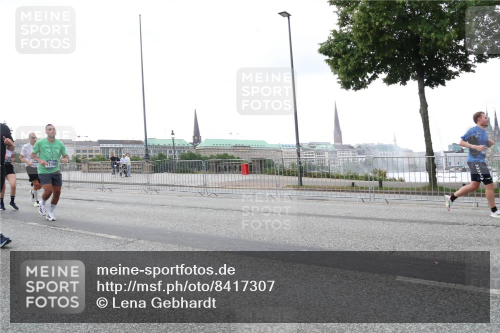 29.06.2025 - hella hamburg halbmarathon Lena Gebhardt http://msf.ph/oto/8417307 29.06.2025 10:51:57 Lombardsbrücke 1418, 1978, 1997, 2308, 2593, 2736, 2778, 3038, 3240, 3991, 4087, 4273, 4436, 4598, 4606, 4748, 4808, 5062, 5291, 5534, 5716, 5717, 6007, 6091, 6403, 6404, 6406, 6456, 6604, 6885, 6945, 6947, 6954, 6985, 7682, 7841, 7871, 7992, 8125, 8194, 8196, 8250, 8251, 8399, 8621, 9220, 9340, 9460, 9462, 9590, 9594, 9673, 9730, 10342, 10496, 10521, 10533, 10673, 10693, 10830, 11101, 11126, 11127, 11268, 11375, 11875, 12065 meine-sportfotos.de