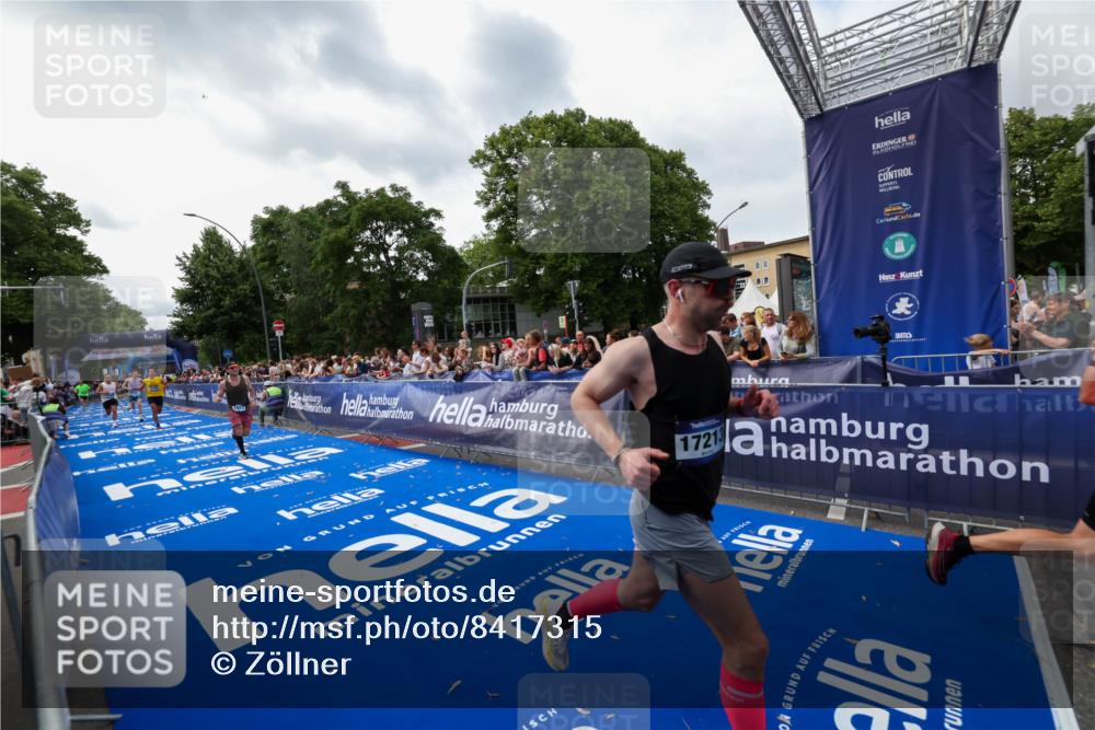 29.06.2025 - hella hamburg halbmarathon Zöllner http://msf.ph/oto/8417315 29.06.2025 10:28:45 Ziel 1953, 3968, 6090, 10222, 15655, 17213, 17428 meine-sportfotos.de