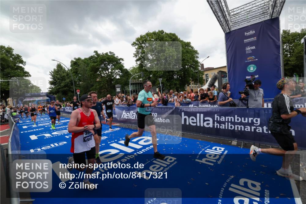 29.06.2025 - hella hamburg halbmarathon Zöllner http://msf.ph/oto/8417321 29.06.2025 10:50:58 Ziel 1466, 2207, 3654, 3947, 4839, 5018, 7052, 7369, 8205, 8572, 10215, 10750, 11551, 12778, 13687, 15362, 15395, 15643, 16285, 18182 meine-sportfotos.de