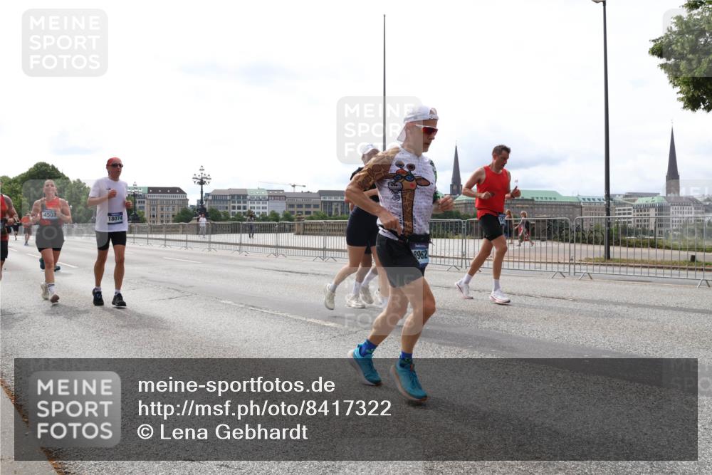 29.06.2025 - hella hamburg halbmarathon Lena Gebhardt http://msf.ph/oto/8417322 29.06.2025 10:26:54 Lombardsbrücke 4507, 18074, 8962, 1300, 1530, 1793, 1973, 2045, 2306, 2643, 4358, 4507, 4509, 4844, 5494, 5495, 5707, 6625, 6637, 6905, 7069, 7234, 7314, 8056, 8079, 8281, 9186, 9349, 10077, 10465, 11110, 11270, 11740, 12071, 12126, 13264, 13462, 14020, 14021, 14930, 15027, 15108, 15807, 15878, 16479, 16788, 17049, 17300, 17445, 17675, 18074, 18087, 18516, 18962, 18976, 18978 meine-sportfotos.de