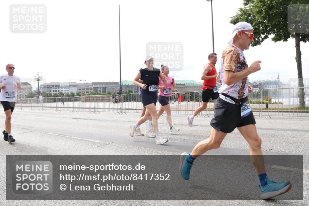 29.06.2025 - hella hamburg halbmarathon Lena Gebhardt http://msf.ph/oto/8417352 29.06.2025 10:26:55 Lombardsbrücke 18074, 15027, 15878, 1973, 16362, 1530, 1793, 1973, 2045, 2306, 2643, 4358, 4507, 4509, 4844, 5494, 5495, 5707, 6625, 6637, 6905, 7069, 7234, 7314, 8056, 8079, 8281, 9186, 9349, 10077, 10465, 11110, 11270, 11740, 12071, 12126, 13264, 13462, 14020, 14021, 14930, 15027, 15108, 15807, 15878, 16479, 16788, 17049, 17300, 17445, 17675, 18074, 18087, 18516, 18962, 18976, 18978 meine-sportfotos.de