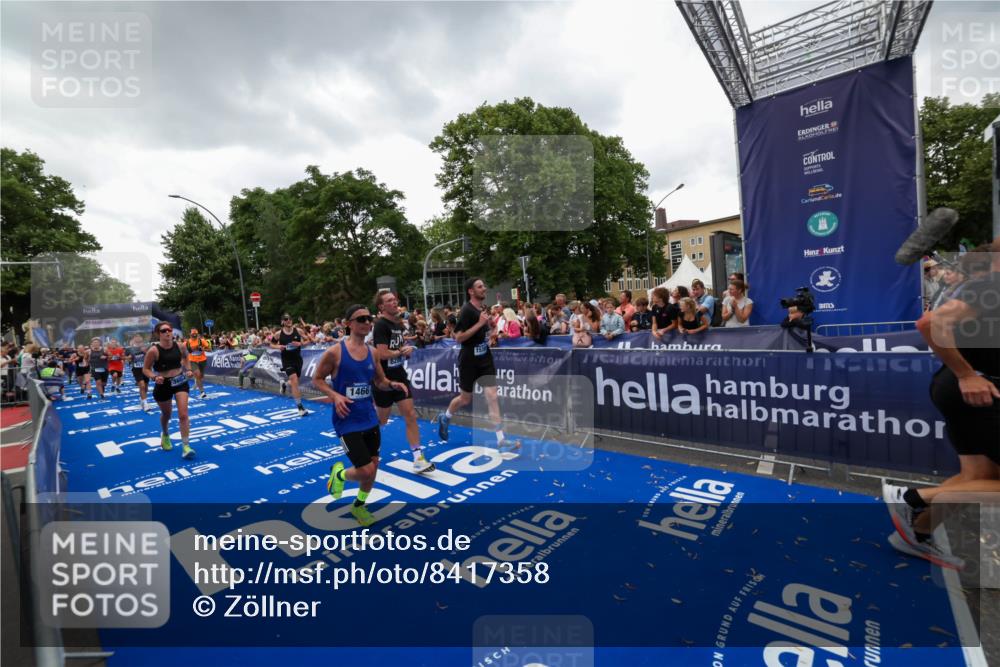 29.06.2025 - hella hamburg halbmarathon Zöllner http://msf.ph/oto/8417358 29.06.2025 10:51:00 Ziel 1466, 2207, 3654, 7052, 7369, 8205, 8572, 10215, 11551, 12778, 13687, 14125, 15362, 15395, 15643, 16285, 17221, 18350 meine-sportfotos.de