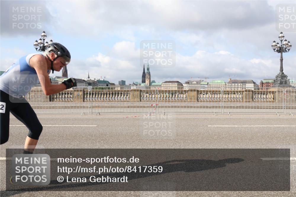 29.06.2025 - hella hamburg halbmarathon Lena Gebhardt http://msf.ph/oto/8417359 29.06.2025 08:57:04 Lombardsbrücke 2 meine-sportfotos.de